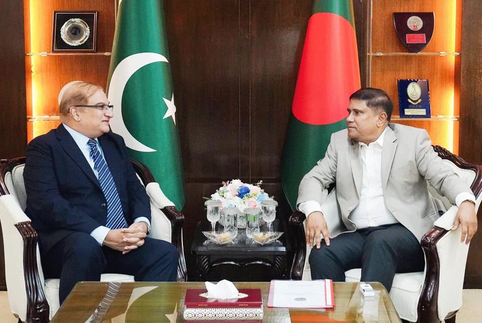 Pakistan High Commissioner calls on PM's Defense Advisor
