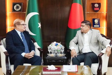 Pakistan High Commissioner calls on PM's Defense Advisor