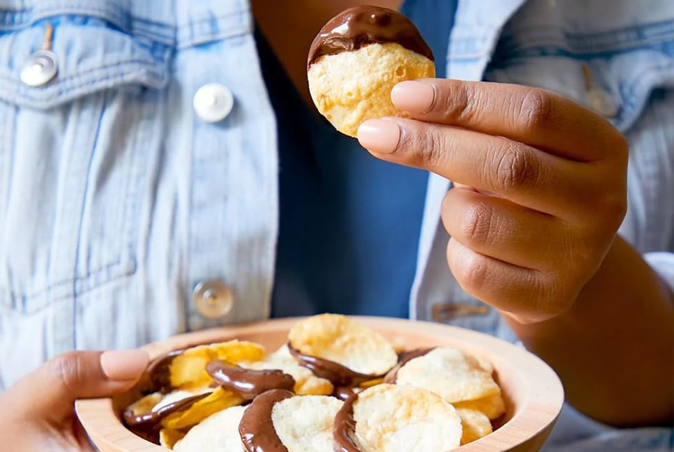Dessert before or after dinner?