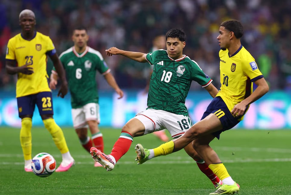 Mexico end 40-year world cup knockout curse with win over Ecuador