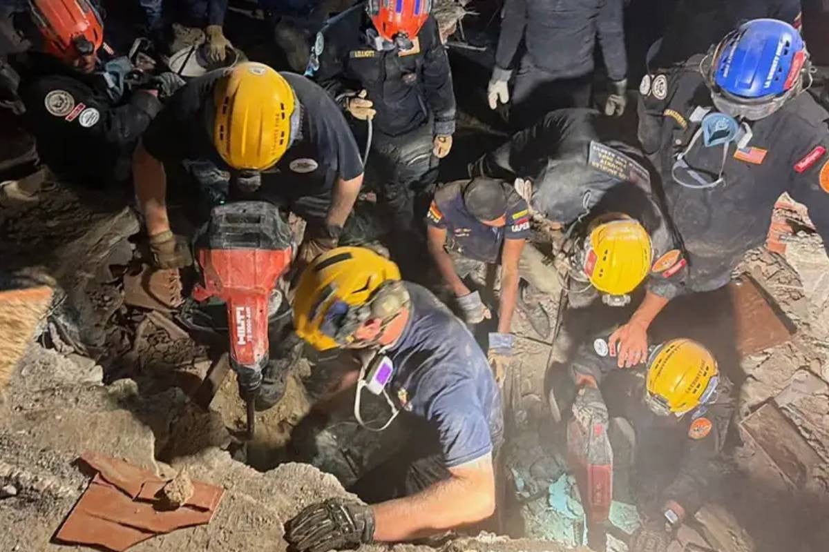 Venezuela death toll nears 2,000 as rescue hopes fade