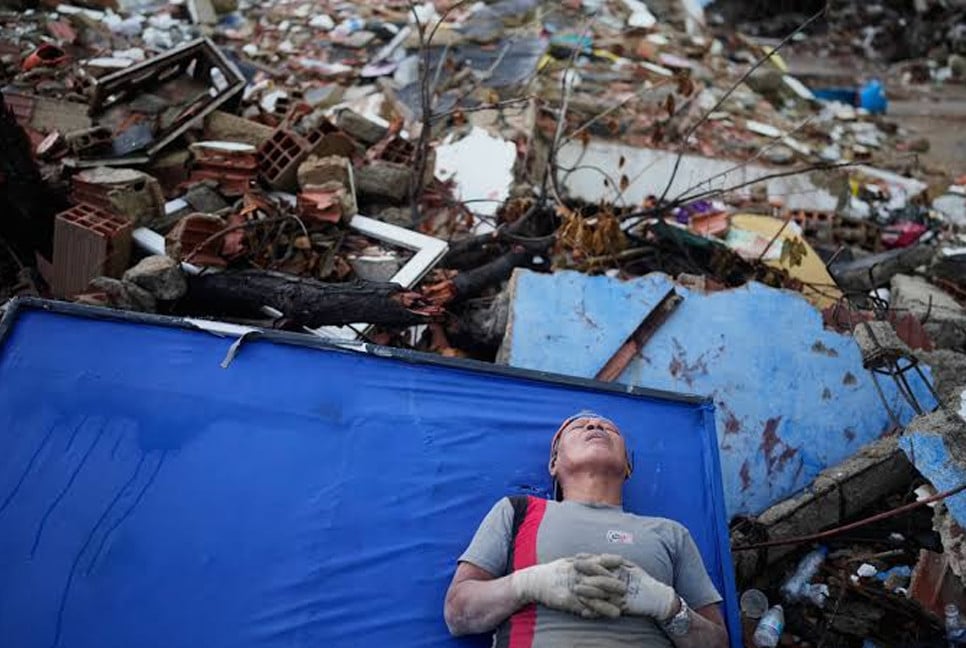 Venezuela's death toll at least 2,295 as medical crisis widens