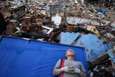 Venezuela's death toll at least 2,295 as medical crisis widens