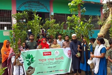 Bashundhara Tissue, Shuvosangho distribute saplings among Sherpur students