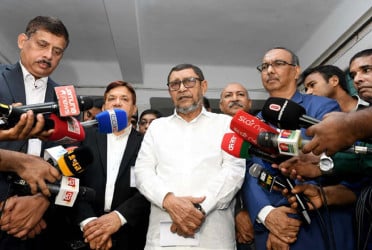 Shakhawat asks hospitals not to discharge dengue patient before full recovery