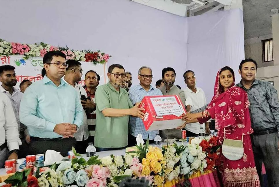 Bashundhara Group empowers 30 underprivileged women in Monohardi