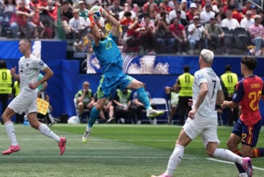 Spain goalkeeper Simón sets World Cup record with 519 straight scoreless minutes in net