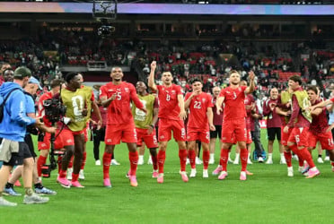 Switzerland beat Algeria 2-0 to move into World Cup last 16